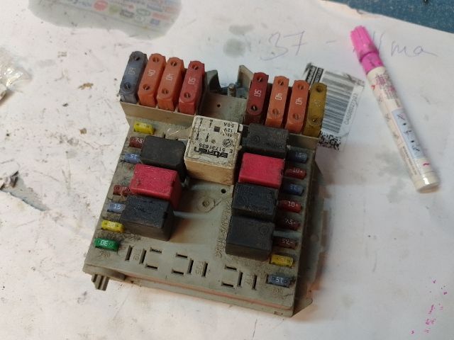 bontott FIAT CROMA Biztosítéktábla Motortér