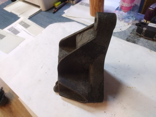 bontott FIAT CROMA Váltó Tartó Bak (Pozíciófüggetlen)