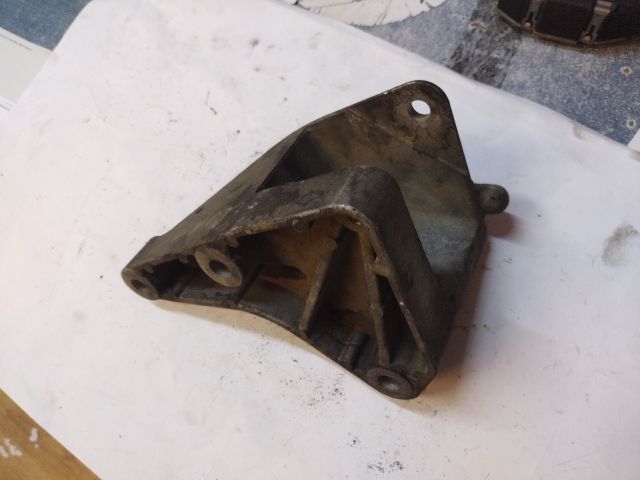 bontott FIAT CROMA Váltó Tartó Bak (Pozíciófüggetlen)