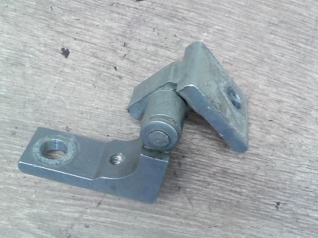 bontott FIAT CROMA Bal hátsó Alsó Zsanér