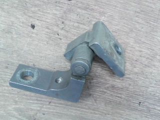 bontott FIAT CROMA Bal hátsó Alsó Zsanér