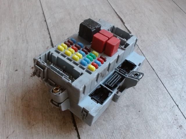 bontott FIAT CROMA Biztosítéktábla Utastér