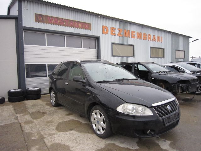 bontott FIAT CROMA Jobb hátsó Ajtó (Részeivel)