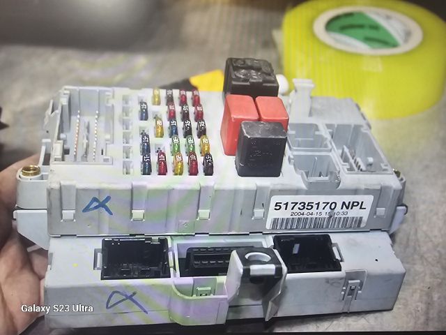 bontott FIAT DOBLO Biztosítéktábla Motortér