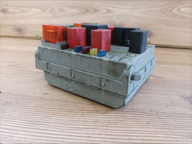 bontott FIAT DOBLO Biztosítéktábla Motortér