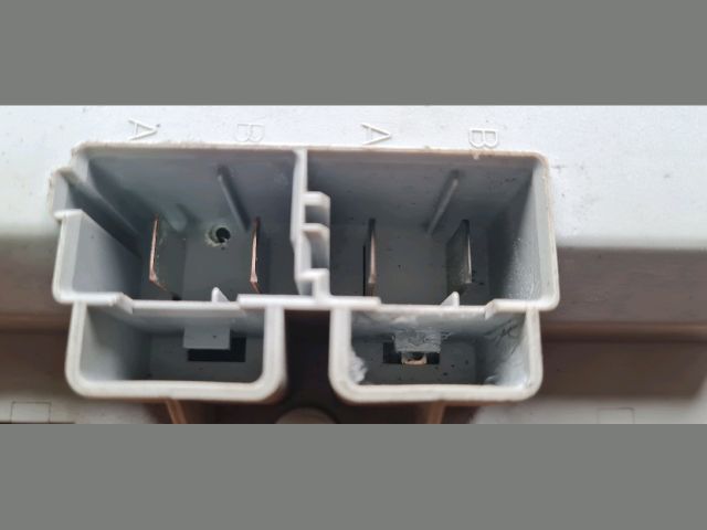 bontott FIAT DOBLO Biztosítéktábla Motortér