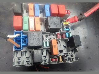 bontott FIAT DOBLO Biztosítéktábla Motortér