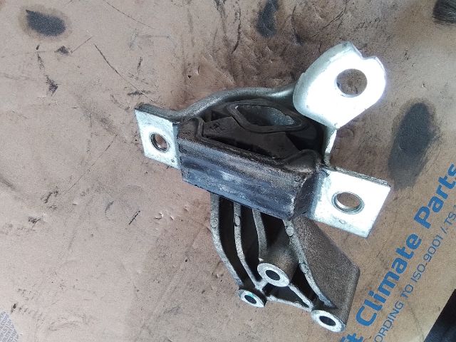 bontott FIAT DOBLO Motor Tartó Bak Bal