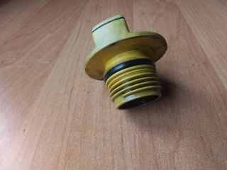 bontott FIAT DOBLO Olajbeöntő Sapka