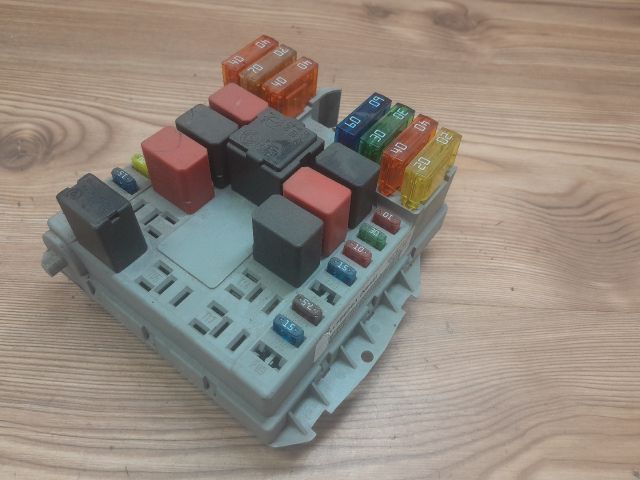 bontott FIAT DOBLO Biztosítéktábla Motortér