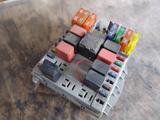 bontott FIAT DOBLO Biztosítéktábla Motortér