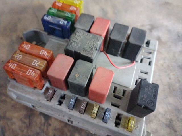 bontott FIAT DOBLO Biztosítéktábla Motortér