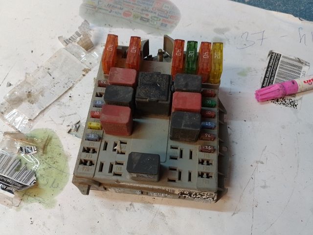 bontott FIAT DOBLO Biztosítéktábla Motortér