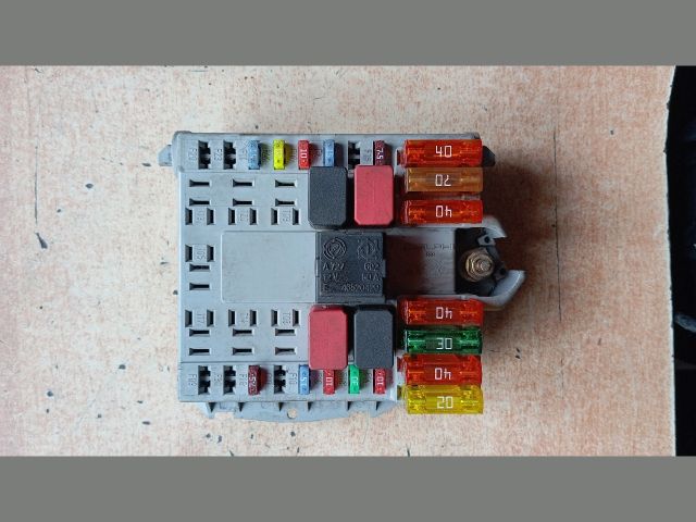 bontott FIAT DOBLO Biztosítéktábla Motortér