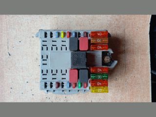 bontott FIAT DOBLO Biztosítéktábla Motortér