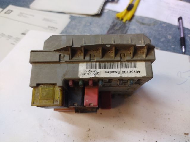 bontott FIAT DOBLO Biztosítéktábla Motortér