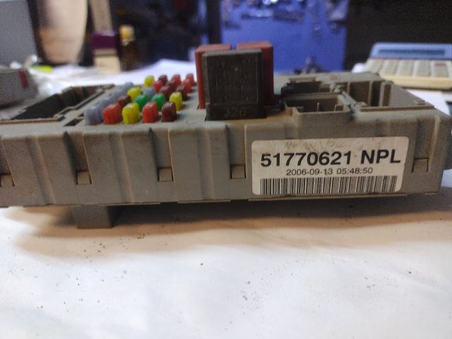 bontott FIAT DOBLO Biztosítéktábla Motortér