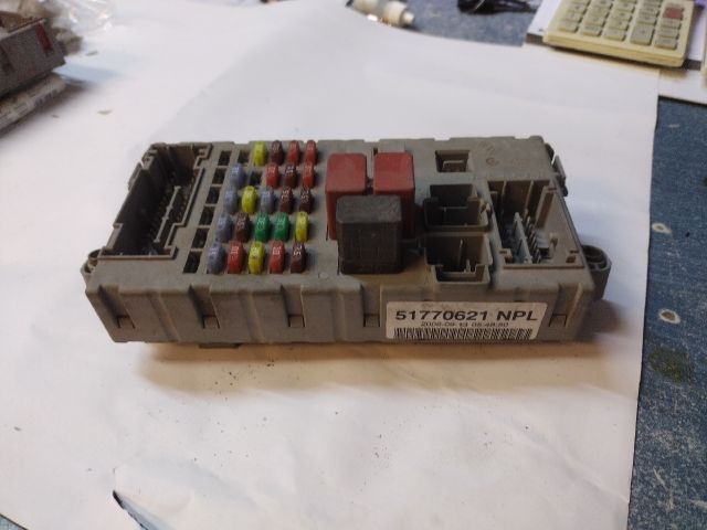 bontott FIAT DOBLO Biztosítéktábla Motortér