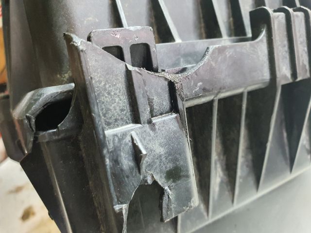 bontott FIAT DOBLO Légszűrő Ház