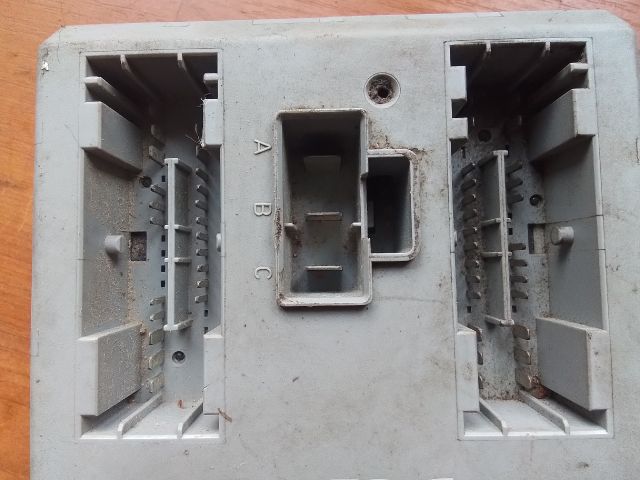 bontott FIAT DOBLO Biztosítéktábla Motortér