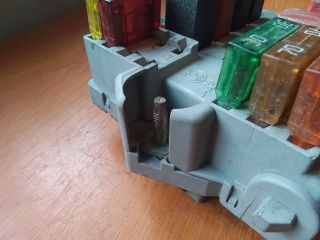 bontott FIAT DOBLO Biztosítéktábla Motortér