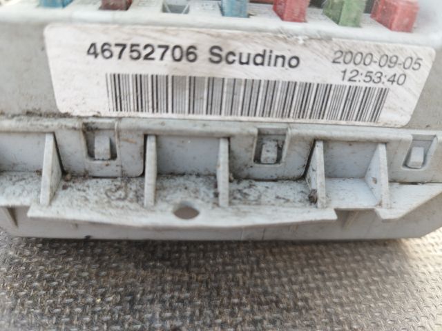 bontott FIAT DOBLO Biztosítéktábla Motortér