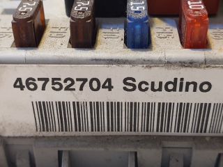 bontott FIAT DOBLO Biztosítéktábla Motortér