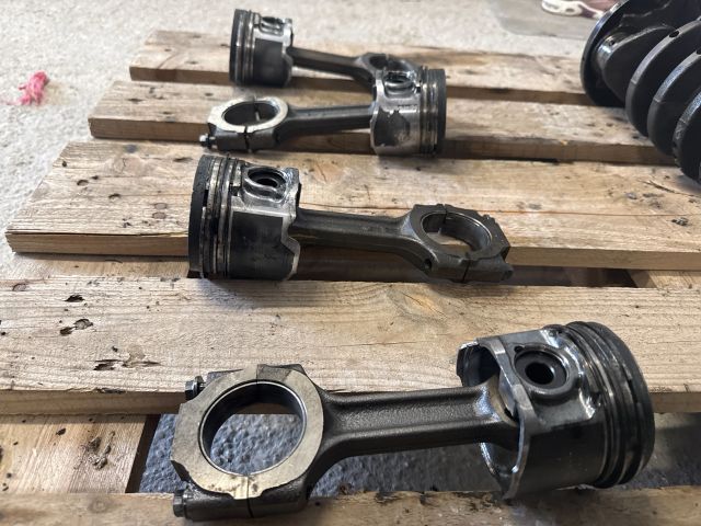 bontott FIAT DOBLO Dugattyú és Hajtókar