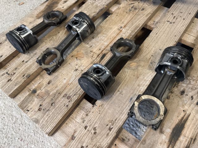 bontott FIAT DOBLO Dugattyú és Hajtókar