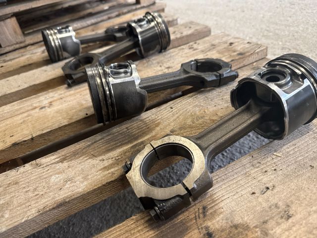 bontott FIAT DOBLO Dugattyú és Hajtókar