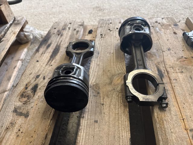 bontott FIAT DOBLO Dugattyú és Hajtókar