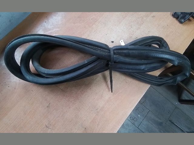 bontott FIAT DOBLO Bal első Gumikéder