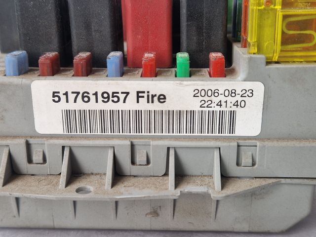 bontott FIAT DOBLO Biztosítéktábla Doboz