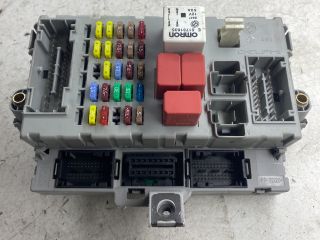 bontott FIAT DOBLO Biztosítéktábla Doboz