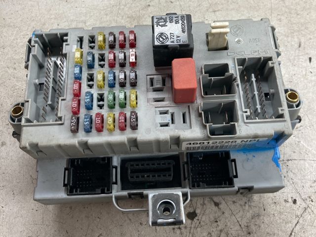 bontott FIAT DOBLO Biztosítéktábla Doboz