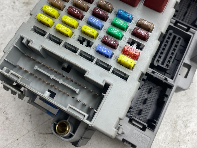 bontott FIAT DOBLO Biztosítéktábla Doboz