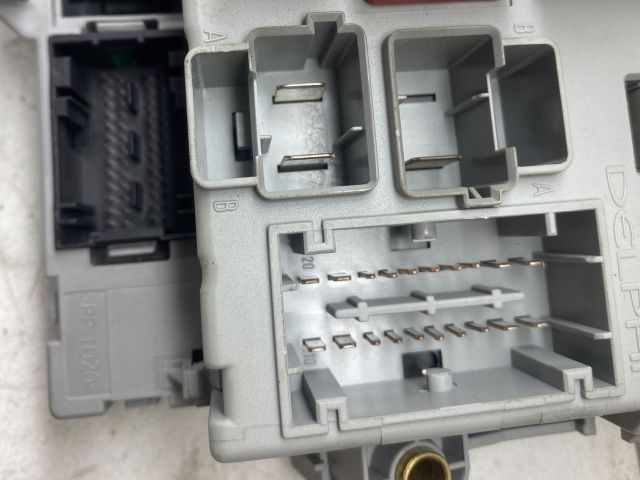 bontott FIAT DOBLO Biztosítéktábla Doboz