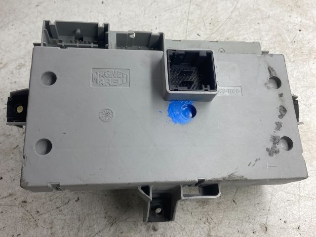 bontott FIAT DOBLO Biztosítéktábla Doboz