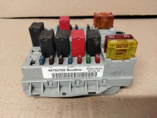 bontott FIAT DOBLO Biztosítéktábla Motortér