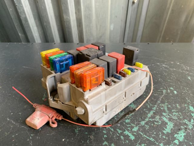 bontott FIAT DOBLO Biztosítéktábla Motortér