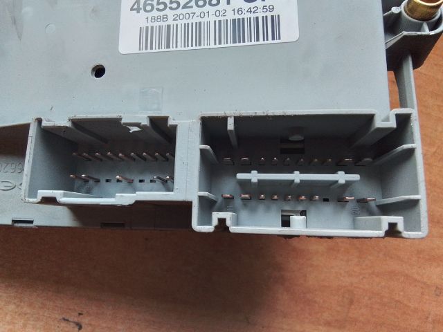 bontott FIAT DOBLO Biztosítéktábla Utastér