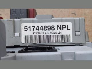 bontott FIAT DOBLO Biztosítéktábla Utastér