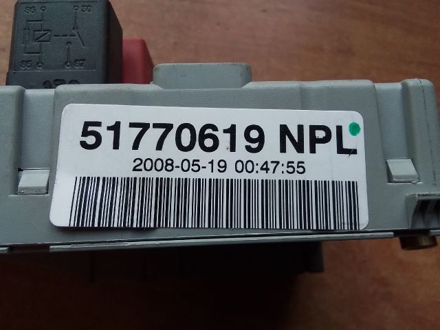 bontott FIAT DOBLO Biztosítéktábla Utastér