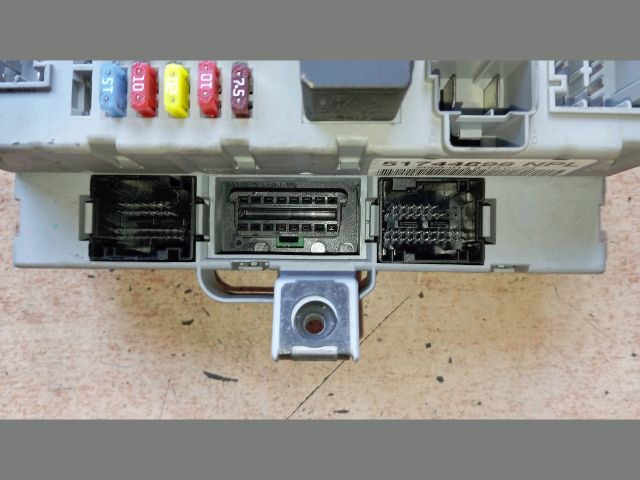 bontott FIAT DOBLO Biztosítéktábla Utastér