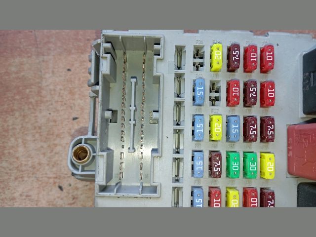 bontott FIAT DOBLO Biztosítéktábla Utastér