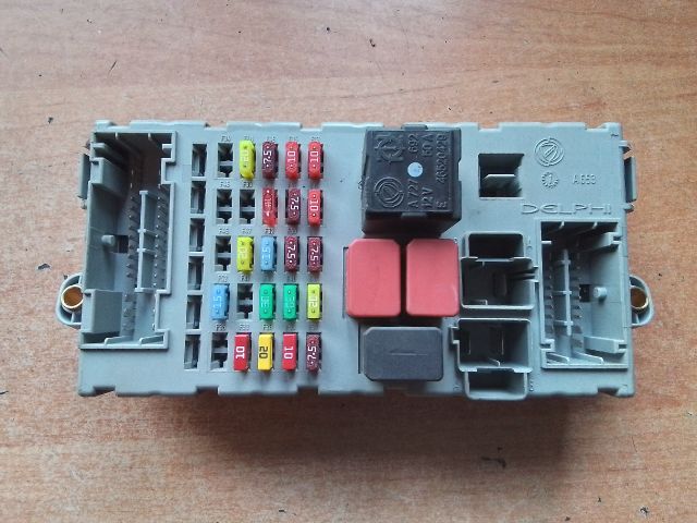 bontott FIAT DOBLO Biztosítéktábla Utastér