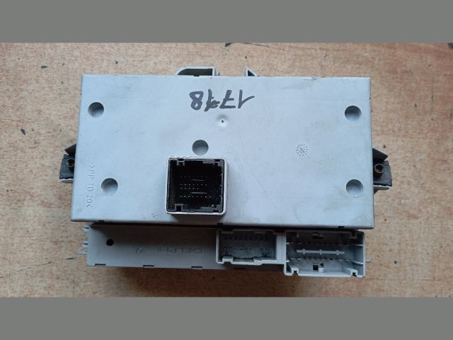 bontott FIAT DOBLO Biztosítéktábla Utastér