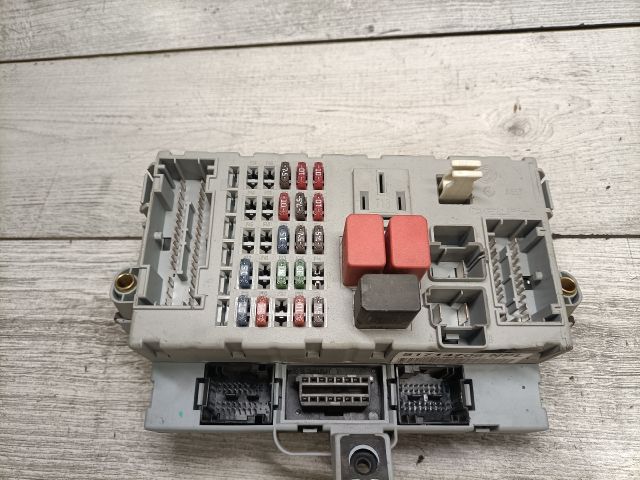 bontott FIAT DOBLO Biztosítéktábla Utastér