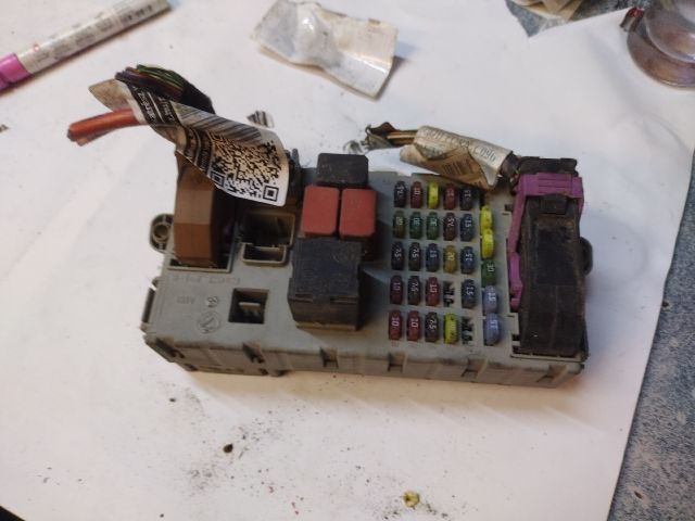 bontott FIAT DOBLO Biztosítéktábla Utastér