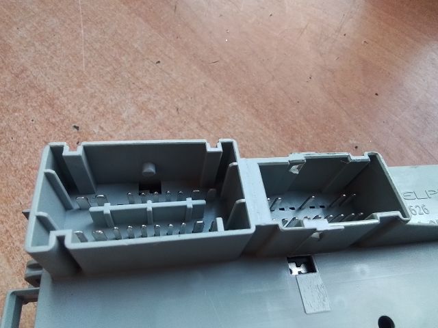 bontott FIAT DOBLO Biztosítéktábla Utastér